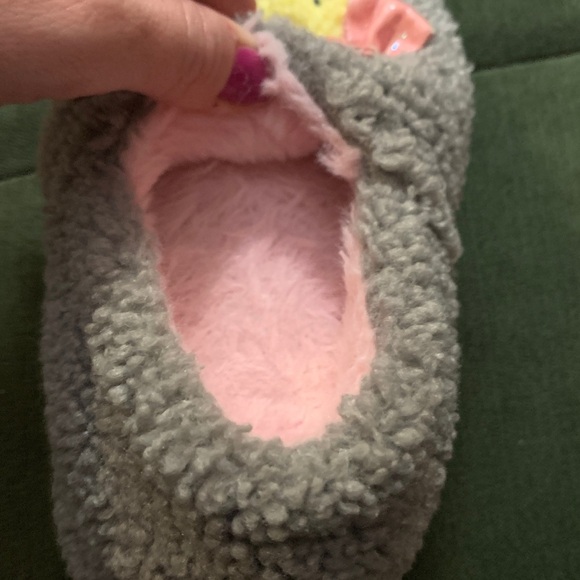 Toddler Fuzzy Bow Smiley Face Pink and Gray Slippers/Houseshoes - Picture 3 of 5